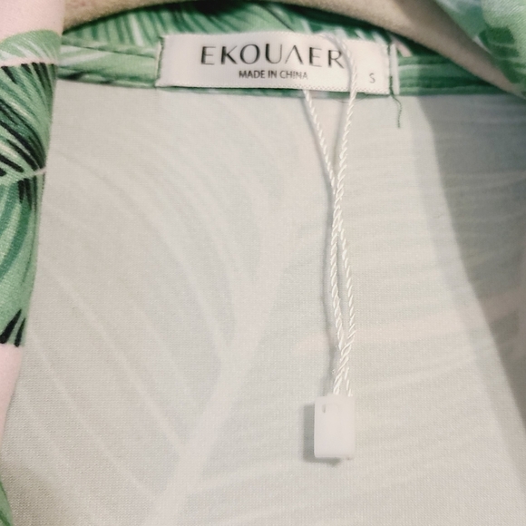 EQOUAER | Women's Pink and Green Tropical Leaf Print Pajama Top (Size Small) - Picture 4 of 12